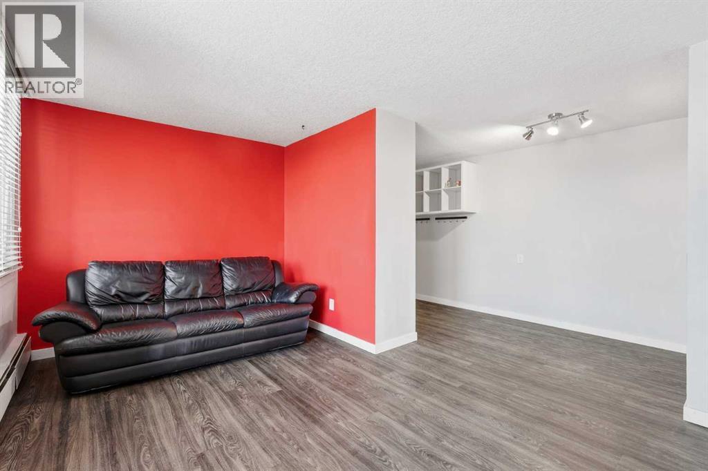 Single Family House for Sale in   Dalton Drive NW Dalhousie Calgary 