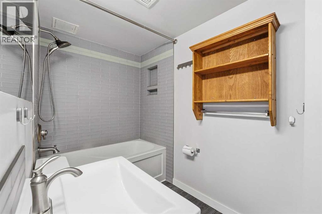 Single Family House for Sale in   Dalton Drive NW Dalhousie Calgary 