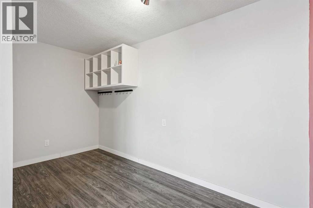 Single Family House for Sale in   Dalton Drive NW Dalhousie Calgary 