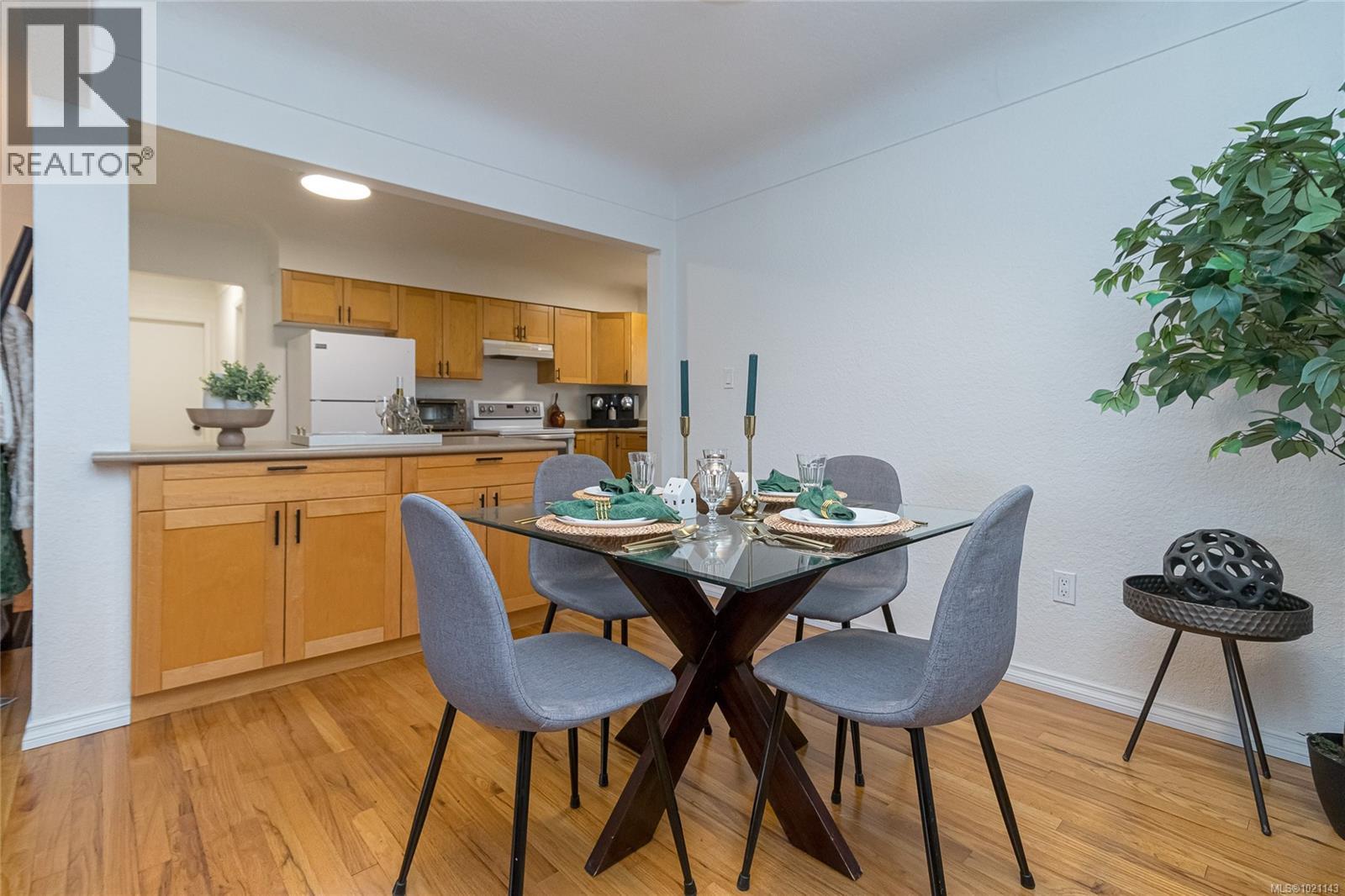  3375 Kingsley Place, Saanich