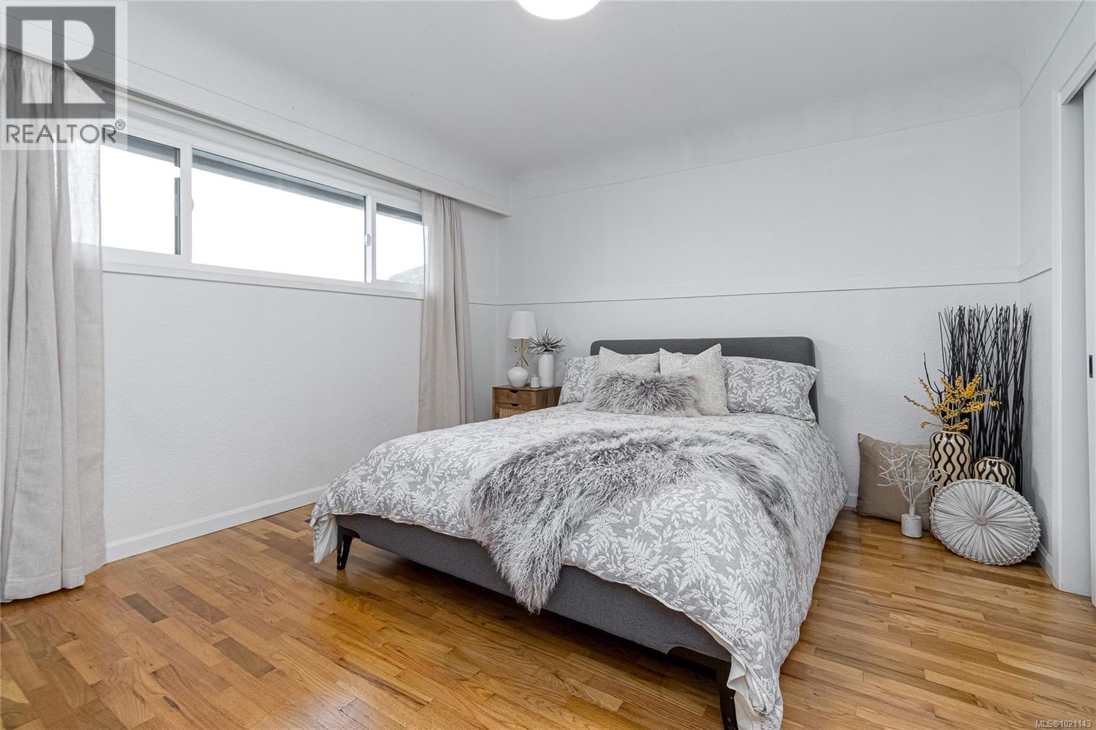  3375 Kingsley Place, Saanich