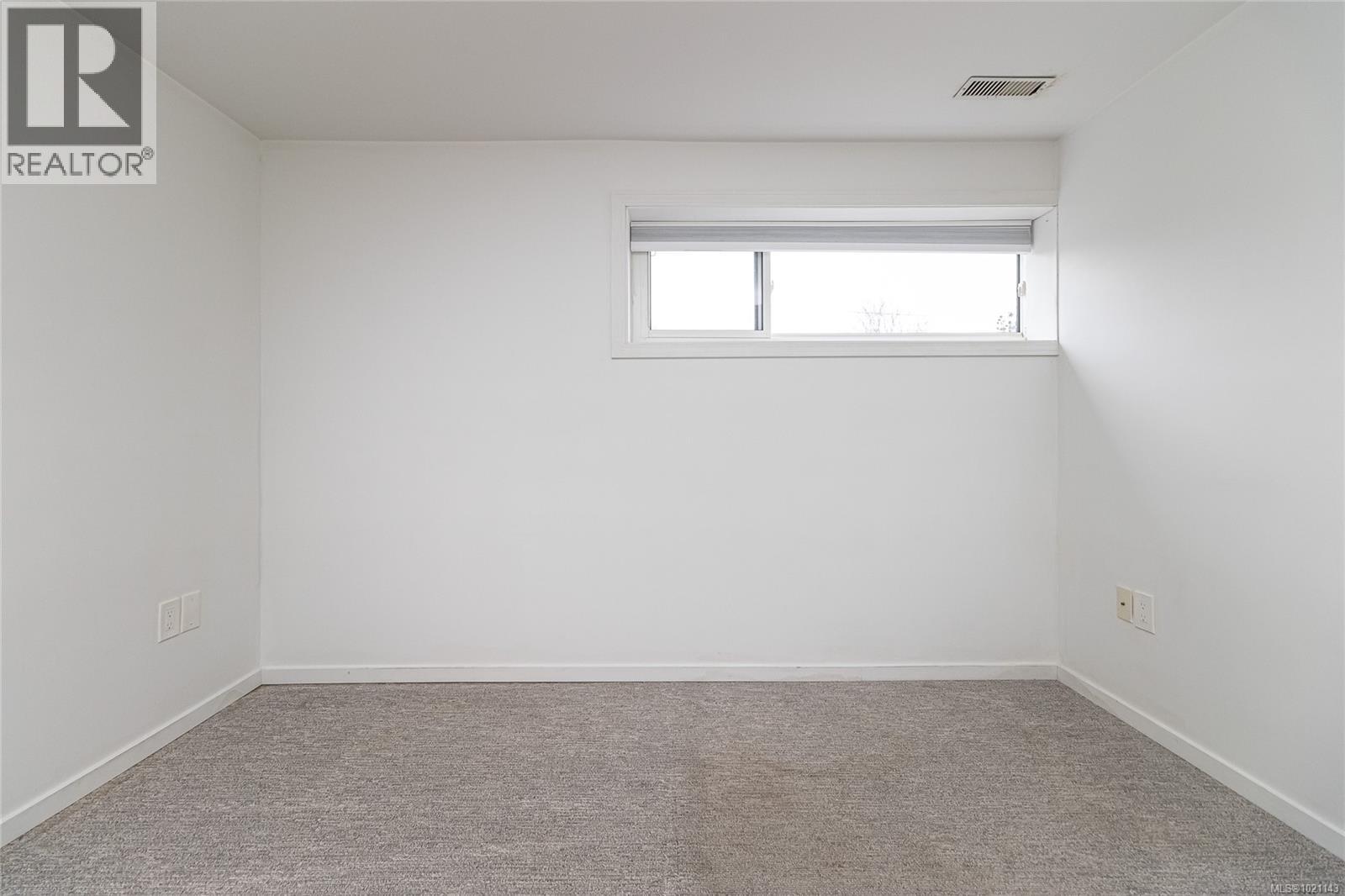  3375 Kingsley Place, Saanich