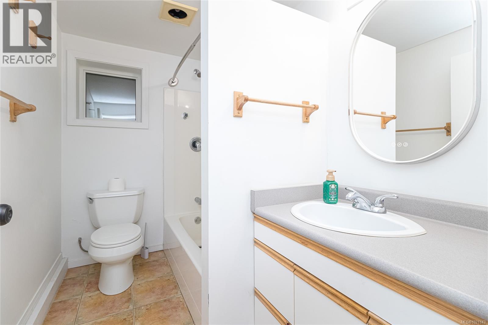  3375 Kingsley Place, Saanich