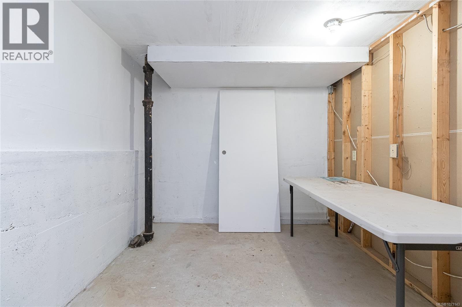  3375 Kingsley Place, Saanich