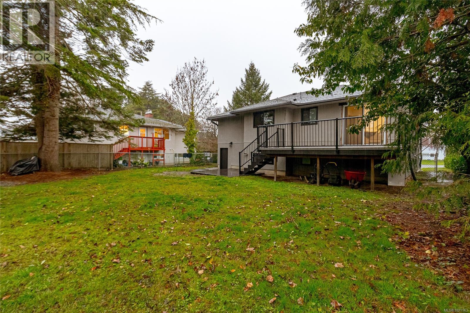 3375 Kingsley Place, Saanich