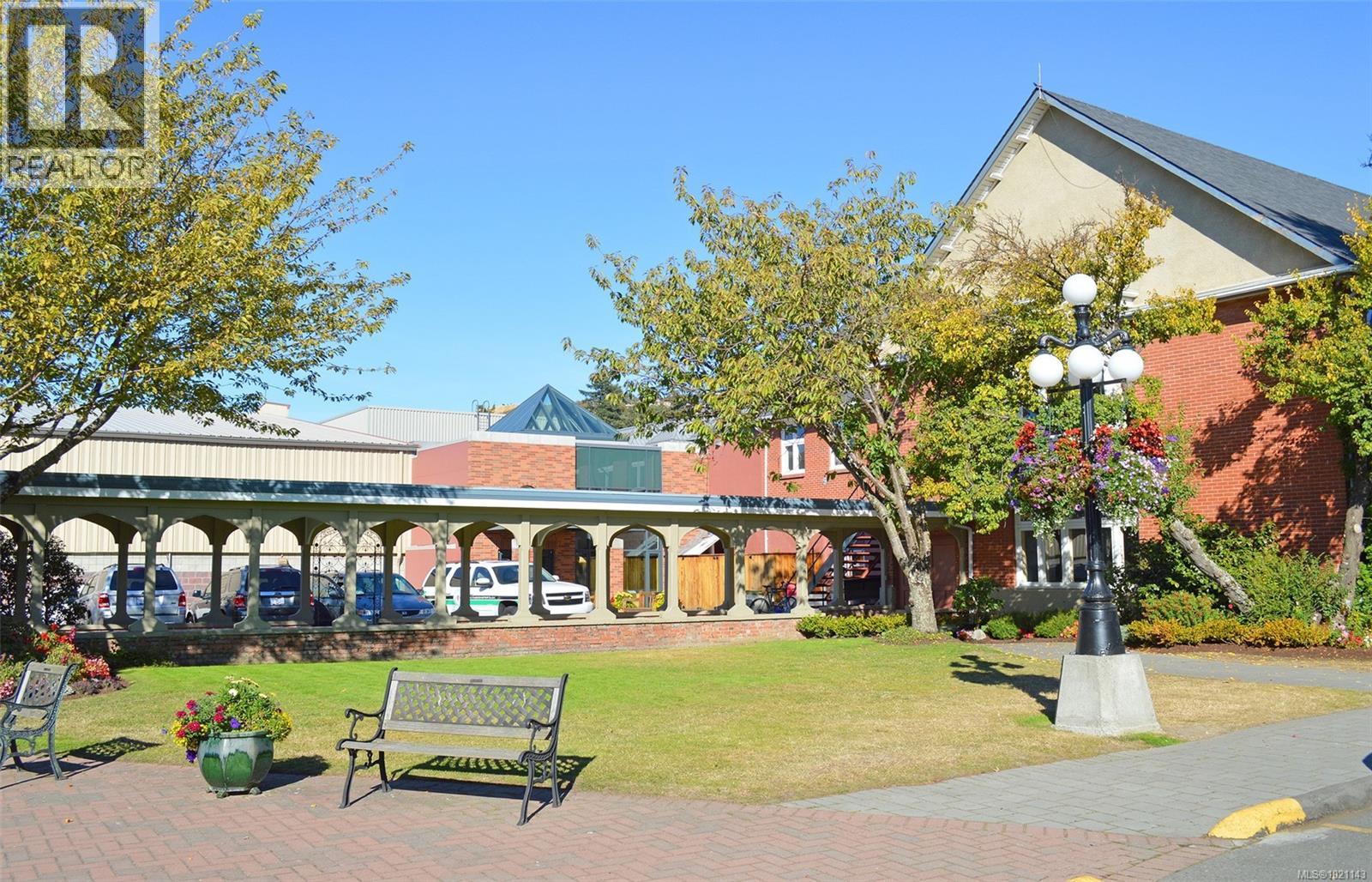  3375 Kingsley Place, Saanich