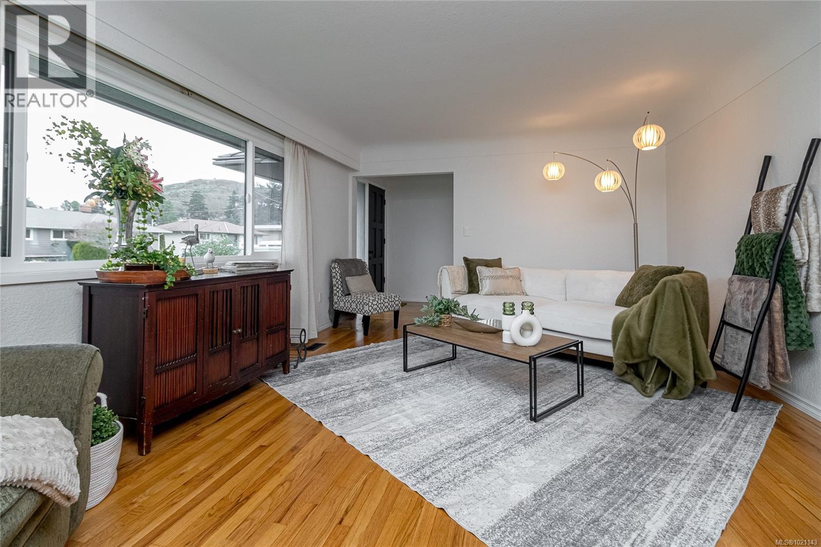  3375 Kingsley Place, Saanich