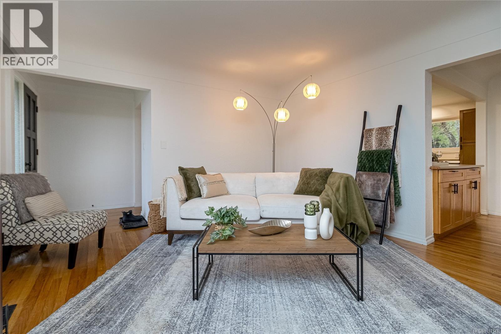  3375 Kingsley Place, Saanich