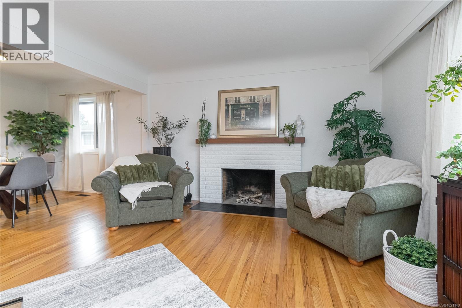  3375 Kingsley Place, Saanich