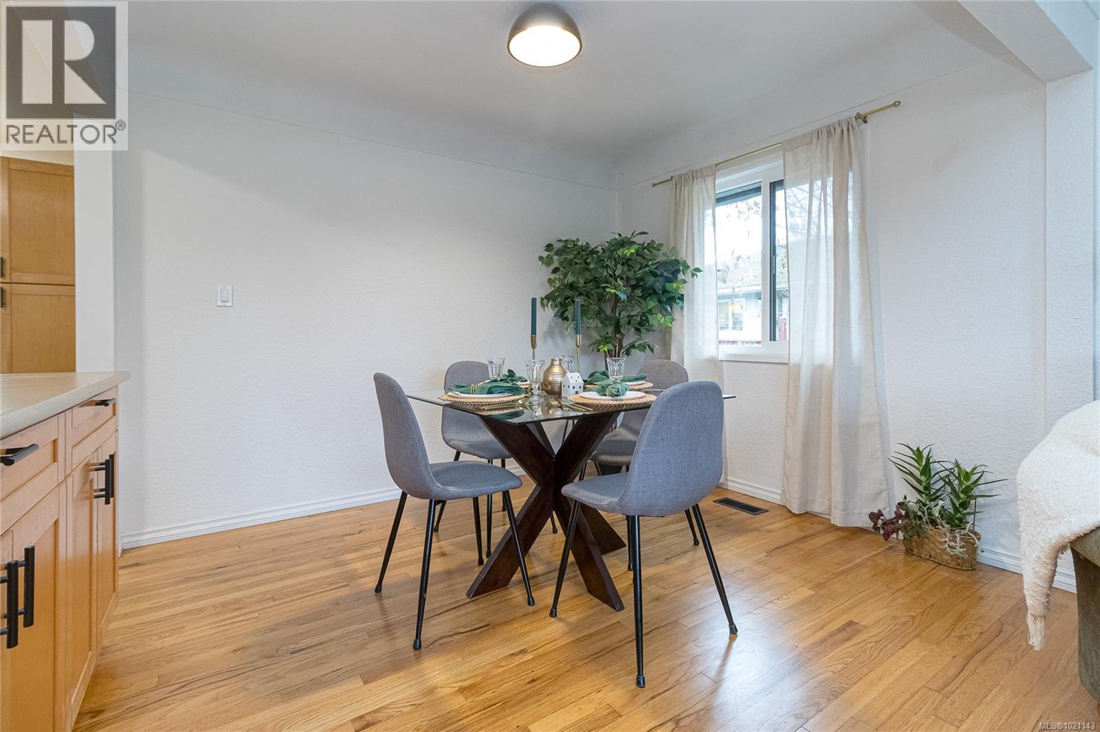  3375 Kingsley Place, Saanich