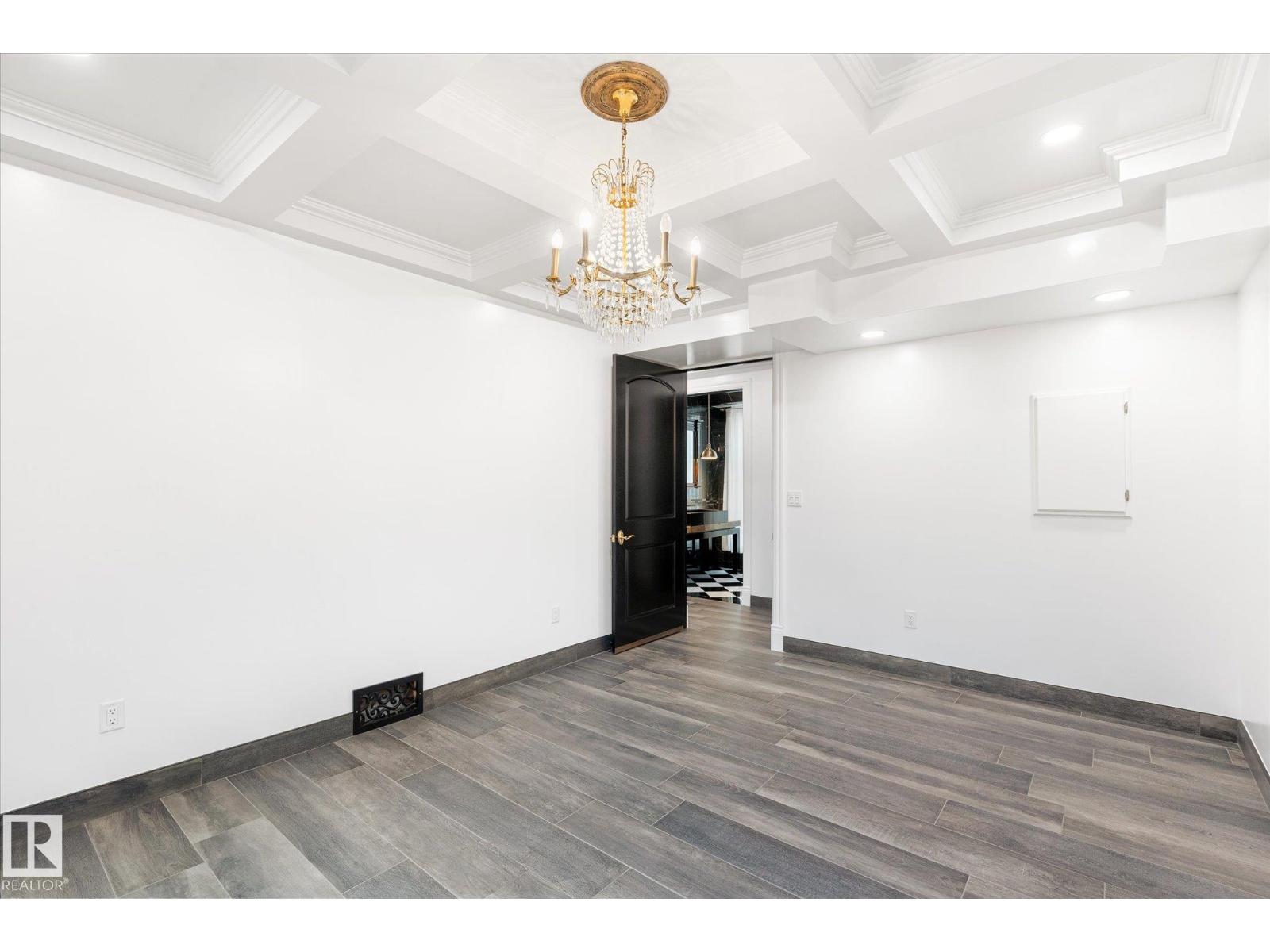 11833 102 AV NW, Edmonton