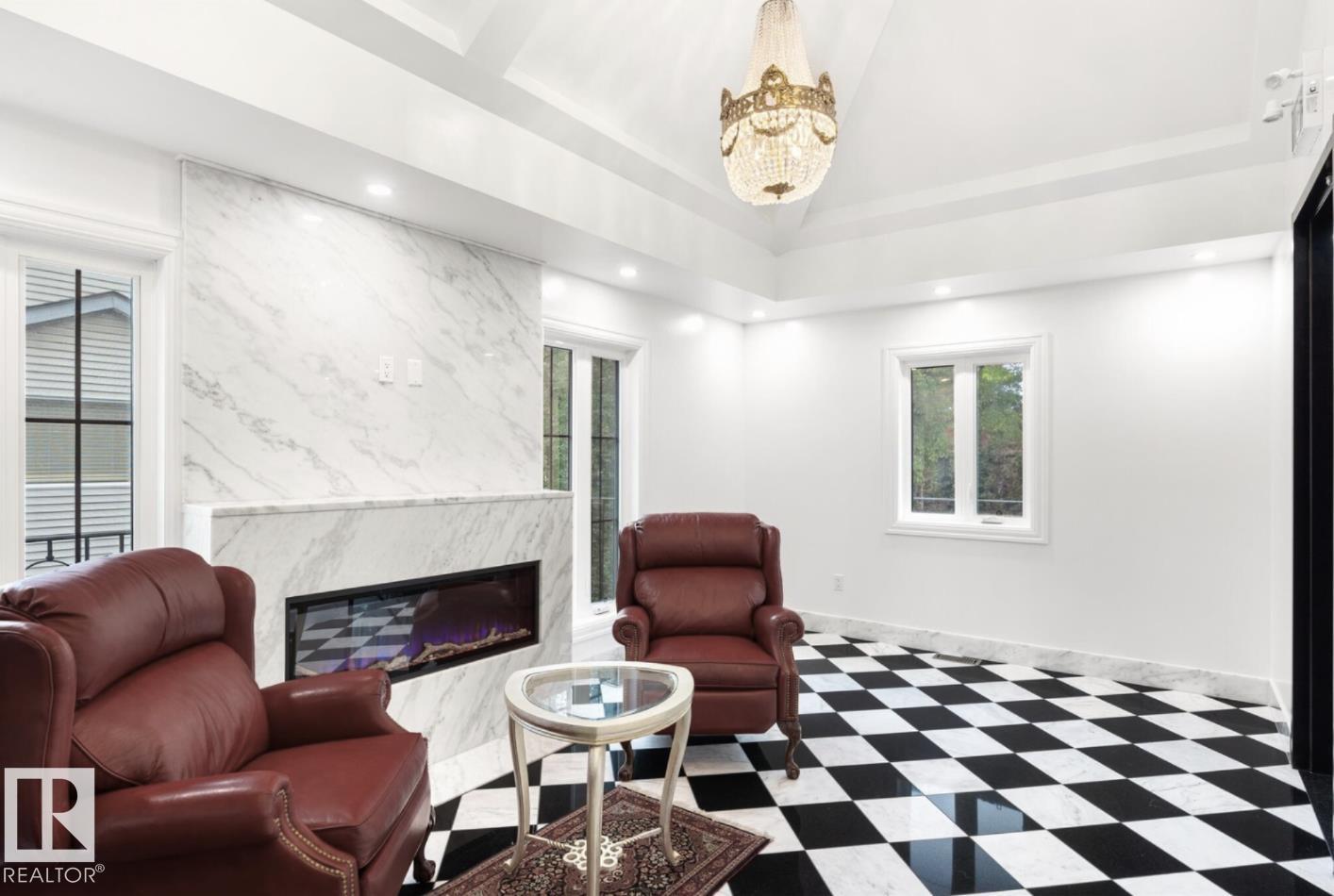 11833 102 AV NW, Edmonton