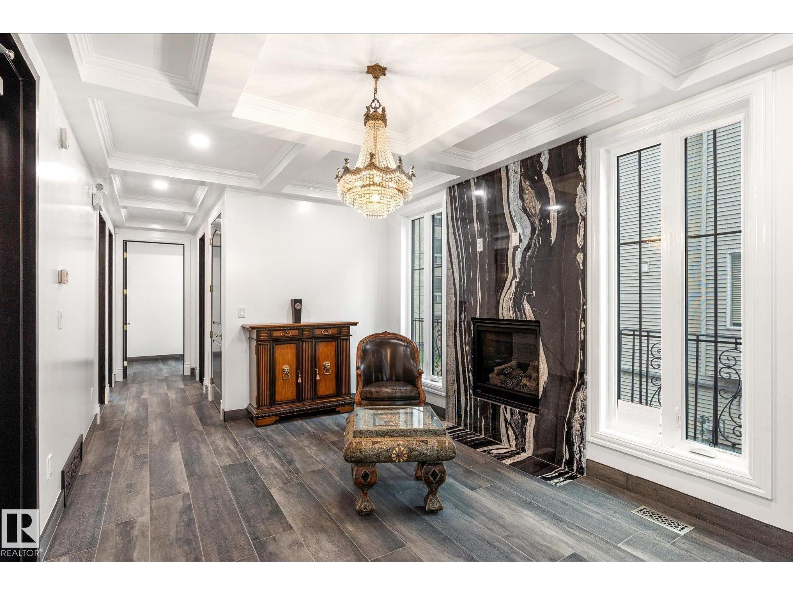 11833 102 AV NW, Edmonton