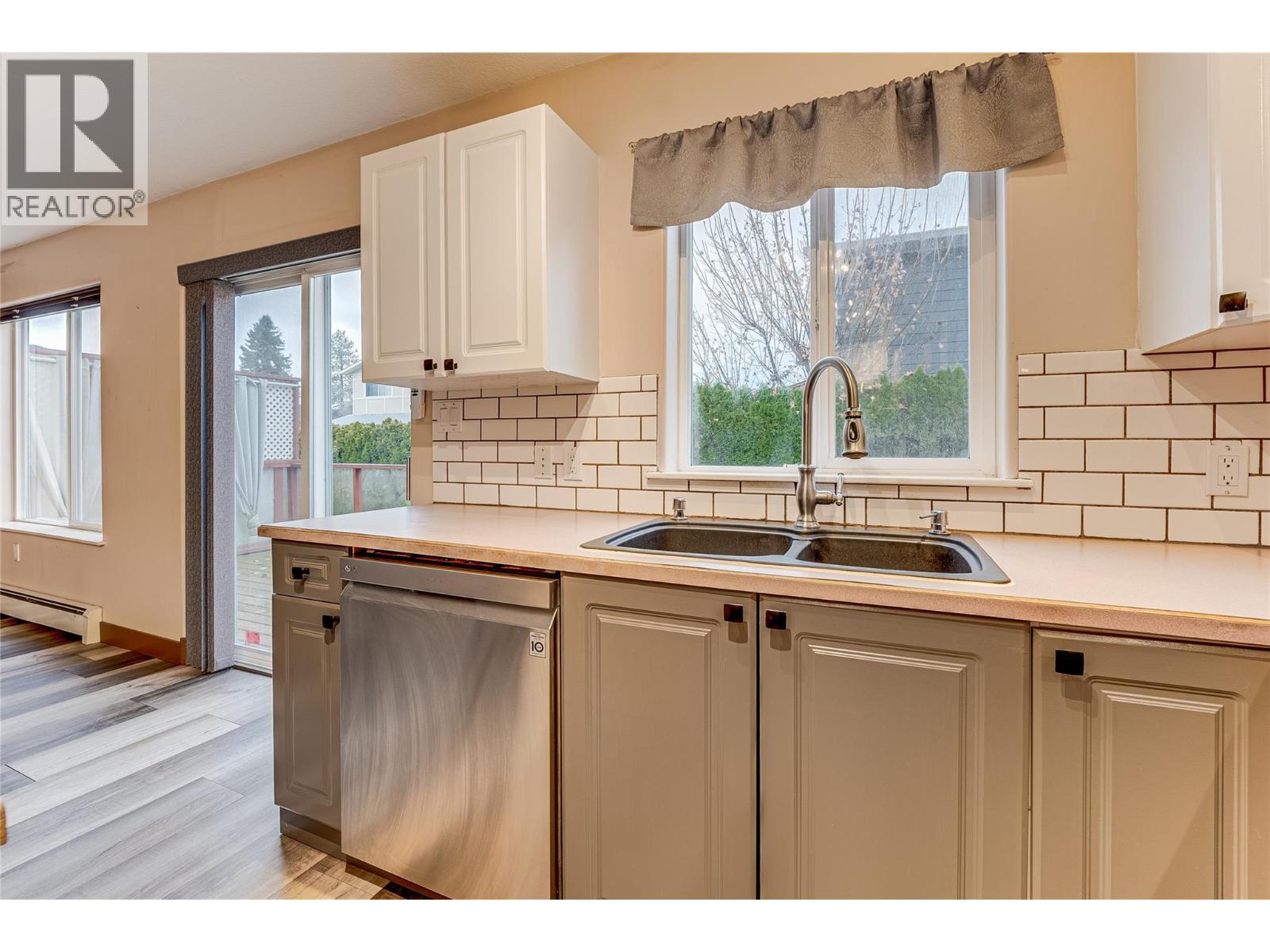 2620 Pleasant Valley Road Unit# 9, Armstrong