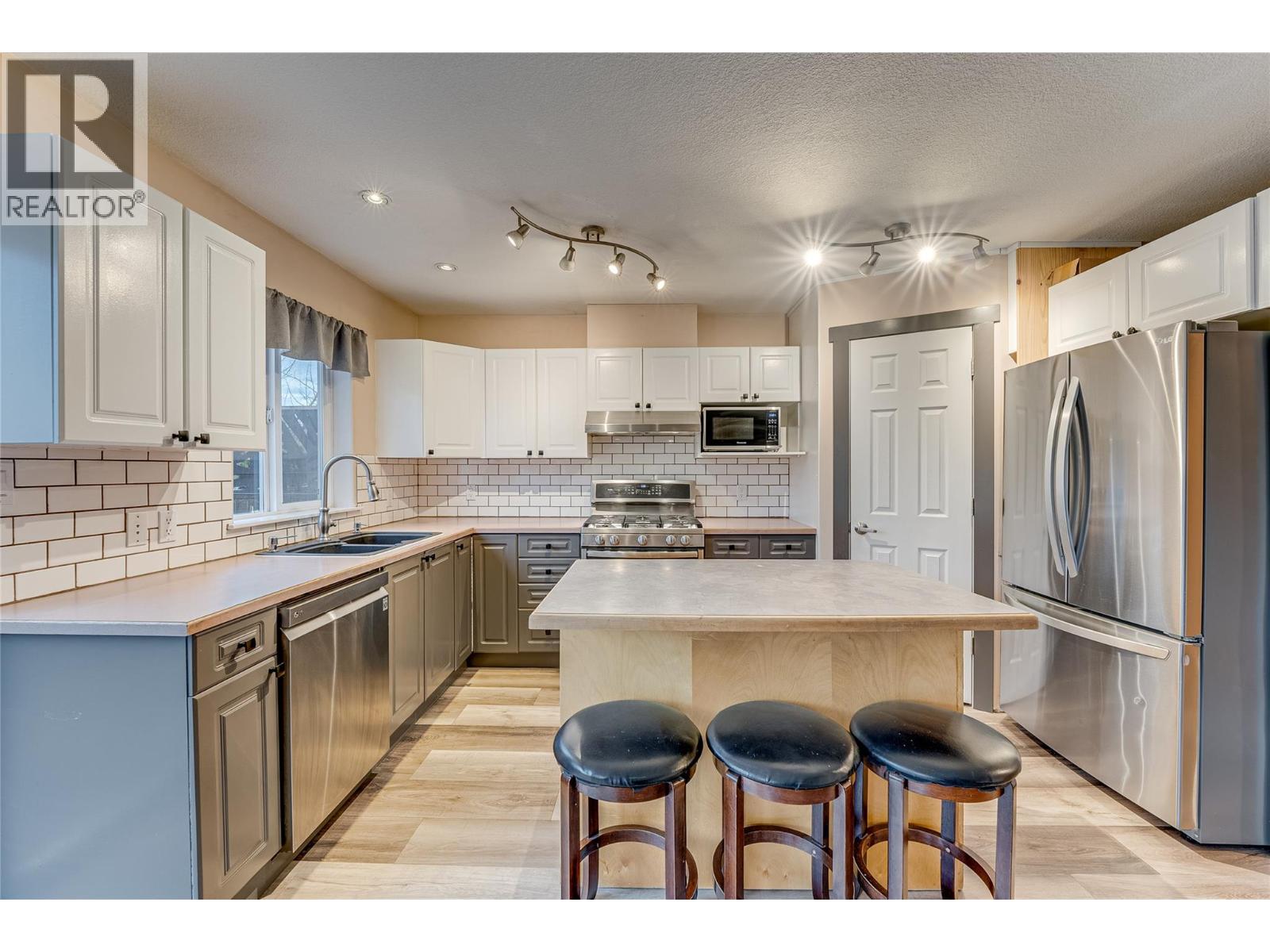 2620 Pleasant Valley Road Unit# 9, Armstrong