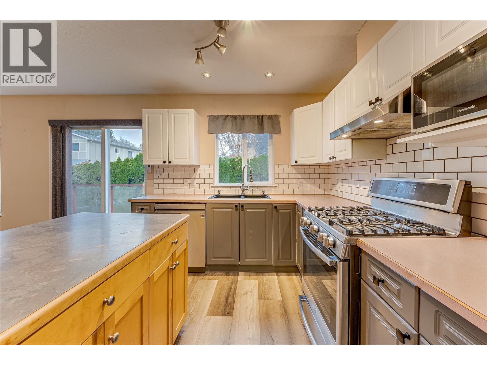 2620 Pleasant Valley Road Unit# 9, Armstrong