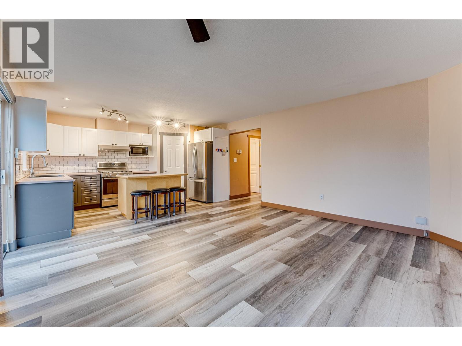 2620 Pleasant Valley Road Unit# 9, Armstrong