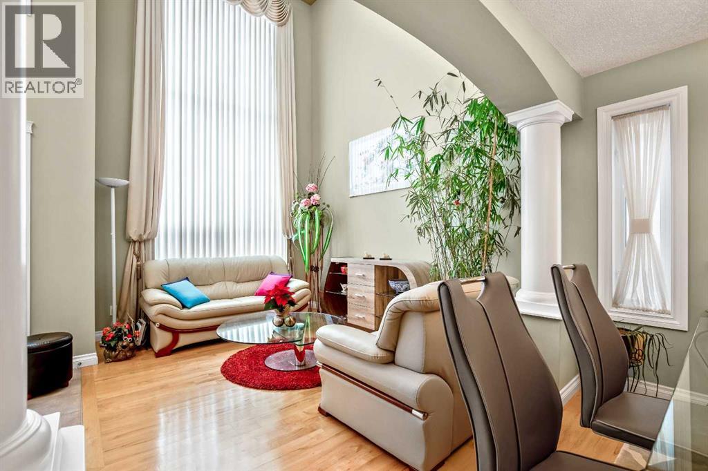 Single Family House for Sale in  Simcrest Manor SW Signal Hill Calgary 