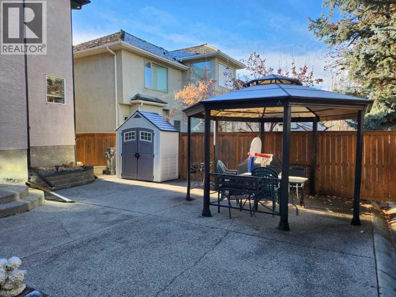 Single Family House for Sale in  Simcrest Manor SW Signal Hill Calgary 