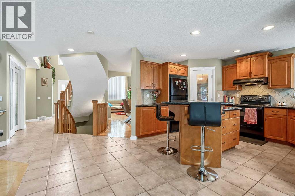 Single Family House for Sale in  Simcrest Manor SW Signal Hill Calgary 