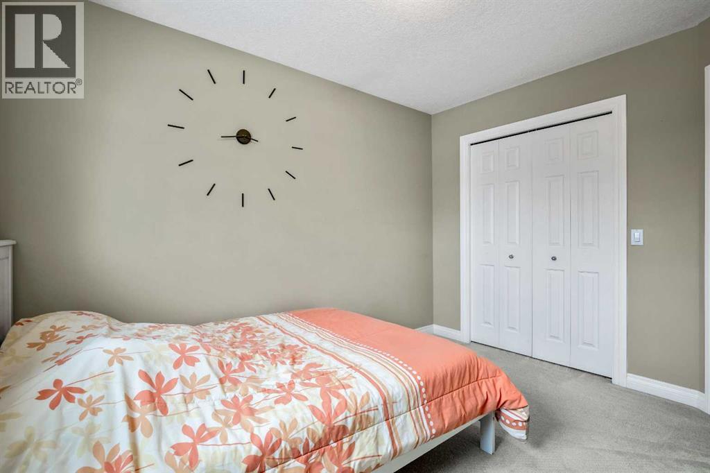 Single Family House for Sale in  Simcrest Manor SW Signal Hill Calgary 