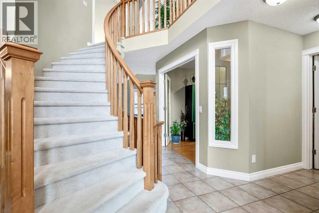 Single Family House for Sale in  Simcrest Manor SW Signal Hill Calgary 