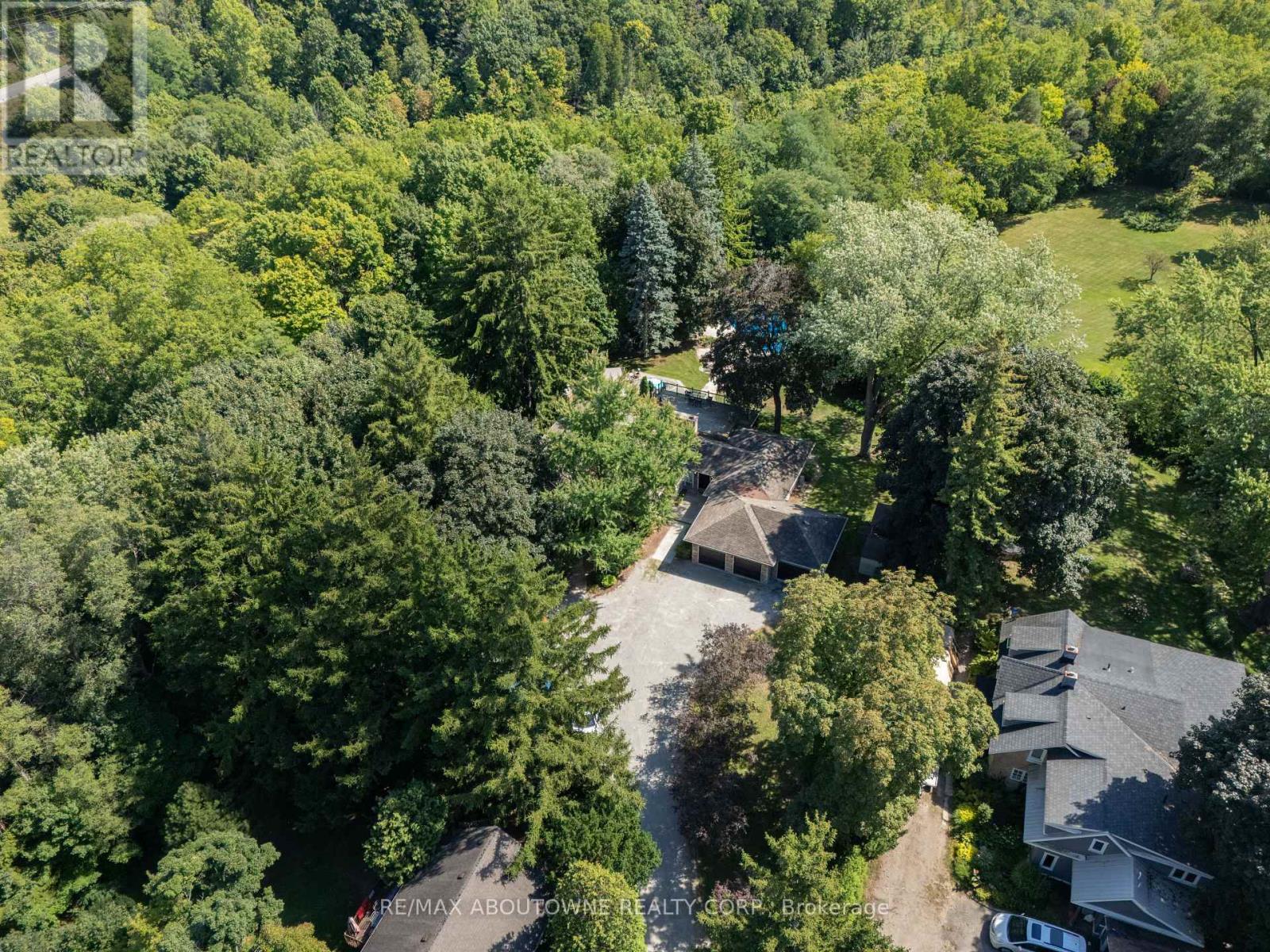 24 SCHOOL STREET - Photo 5 of 50, Hamilton (Waterdown), Ontario