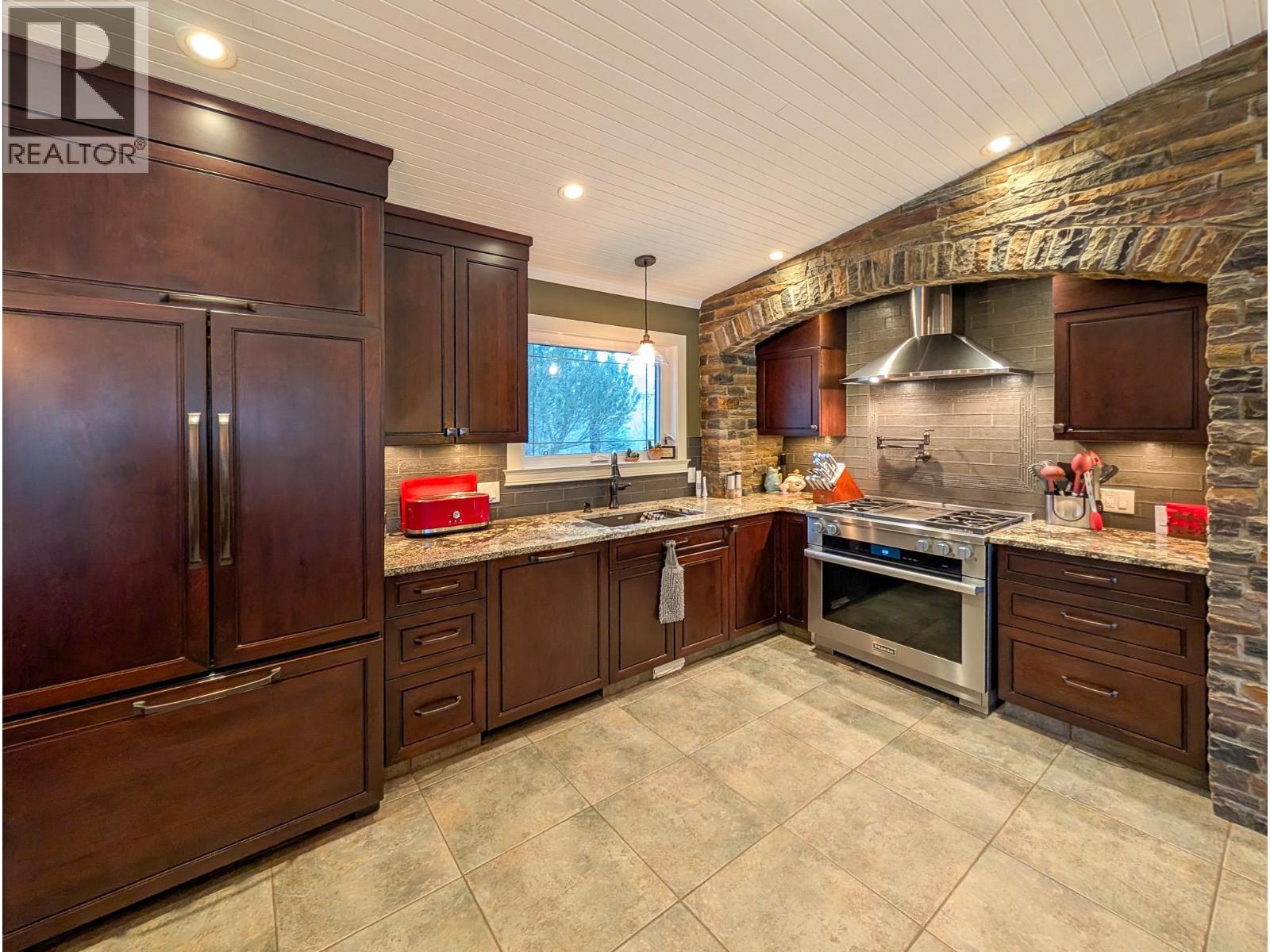 11400 MAURAEN DRIVE, Prince George