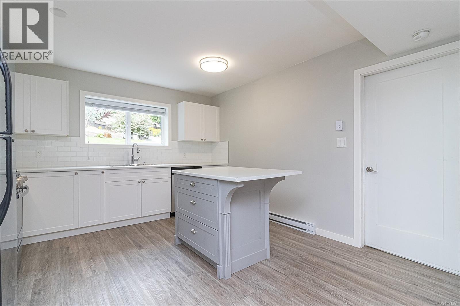 1991 Dean Park Rd, North Saanich