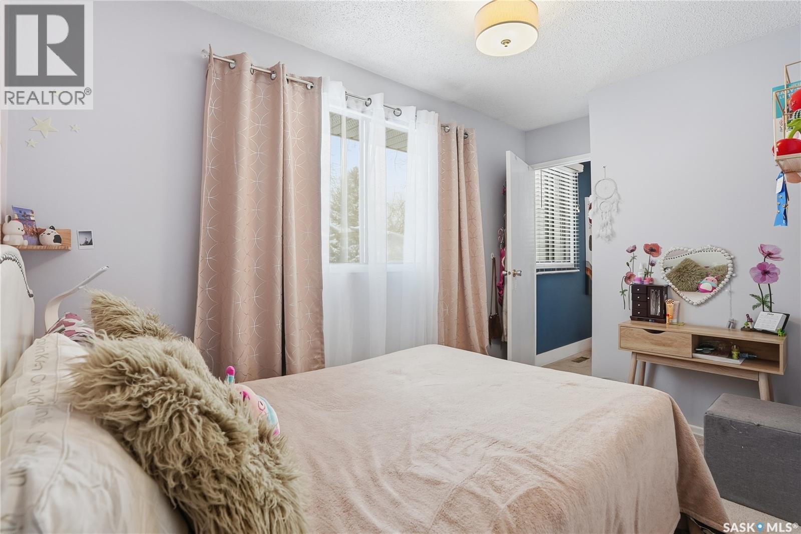 Single Family House 2 Level for Sale in   Haight CRESCENT Saskatoon 