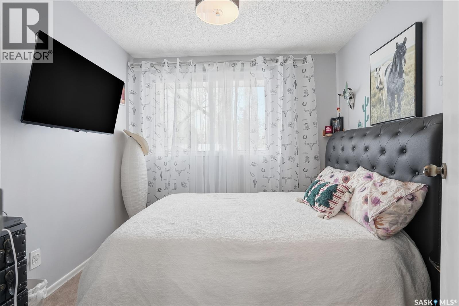 Single Family House 2 Level for Sale in   Haight CRESCENT Saskatoon 