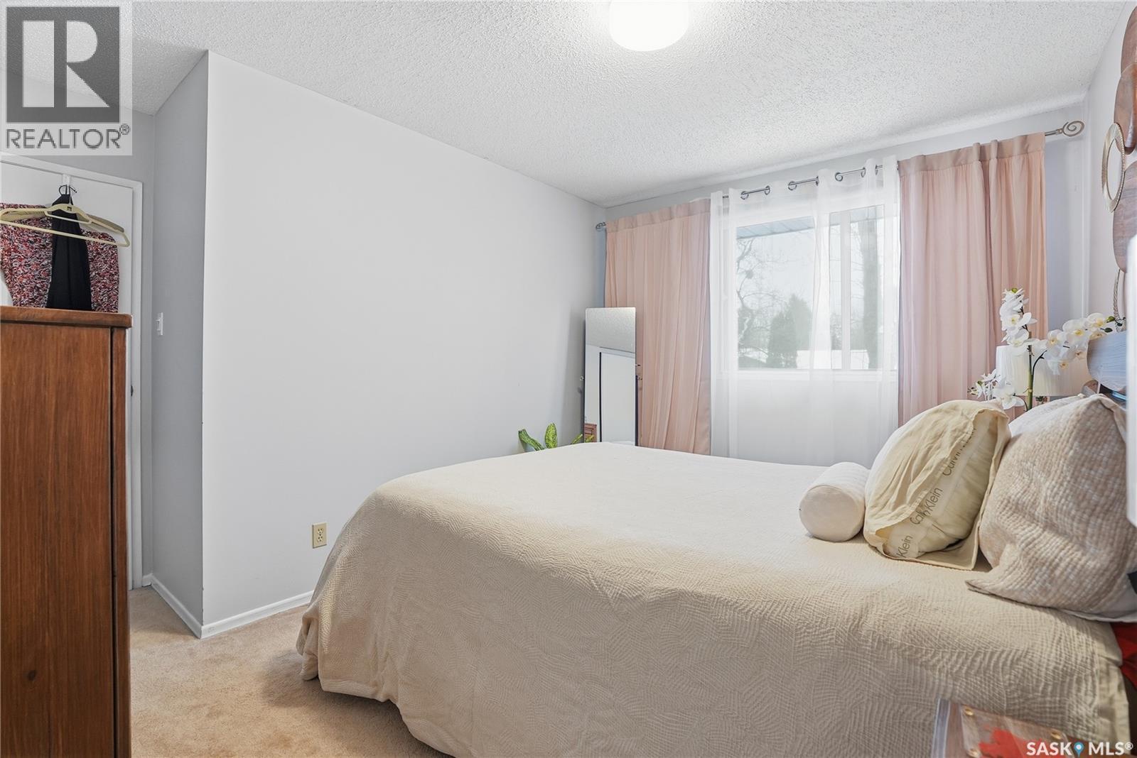 Single Family House 2 Level for Sale in   Haight CRESCENT Saskatoon 