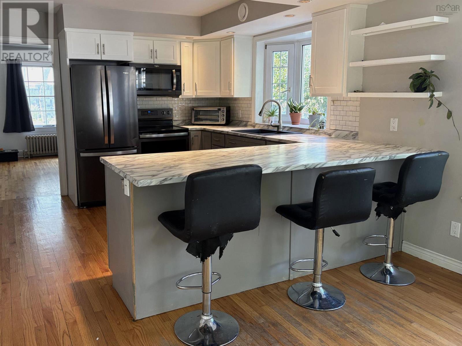 Property 32 of 47 of 615 Kings Road