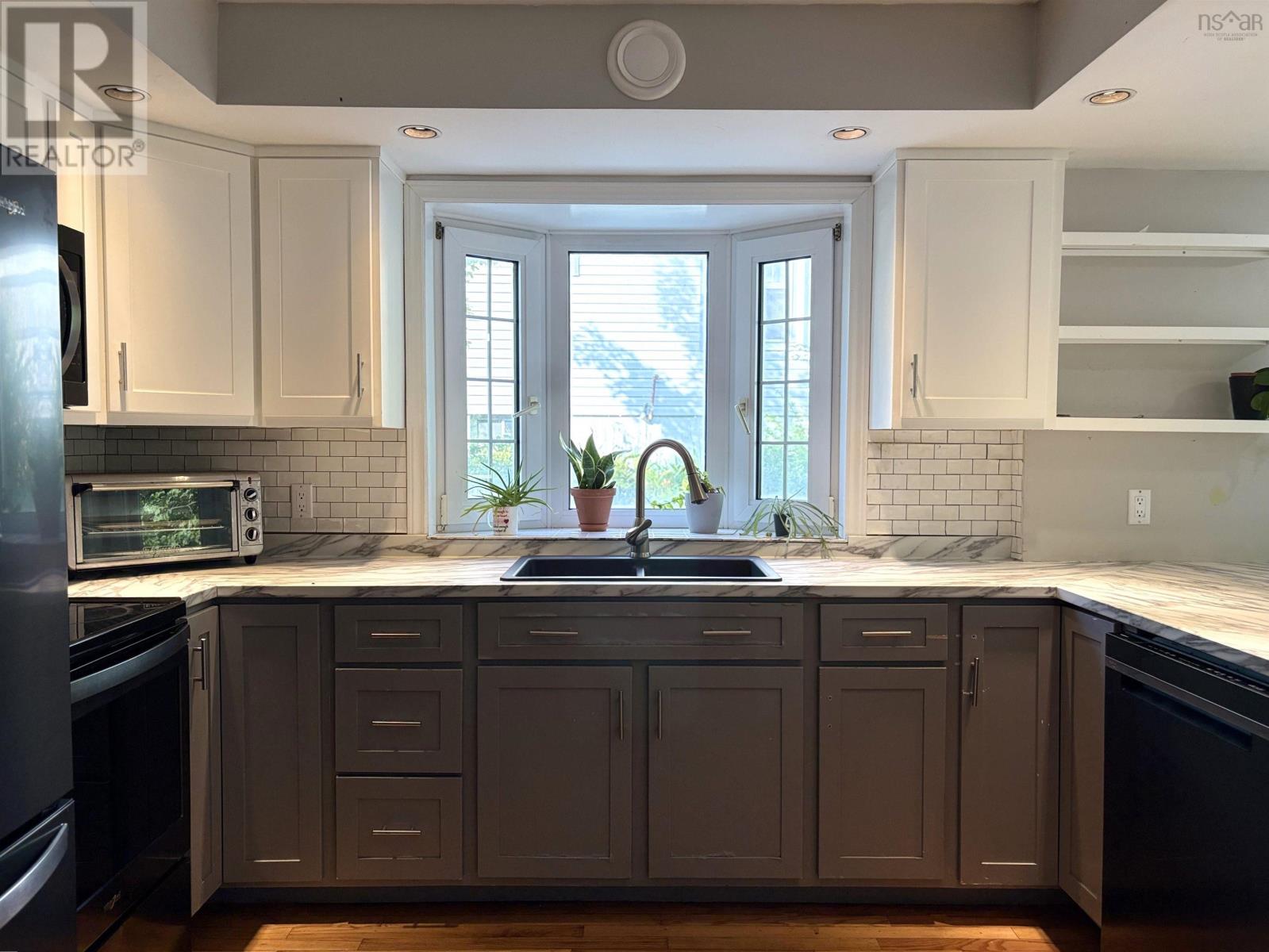 Property 37 of 47 of 615 Kings Road