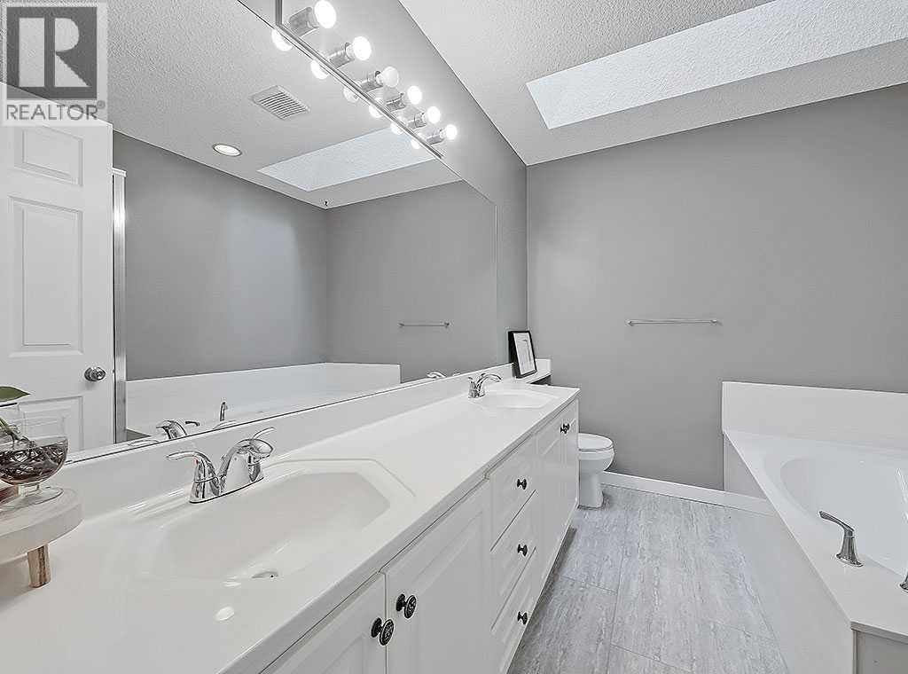 Single Family House for Sale in    Avenue NE Tuxedo Park Calgary 