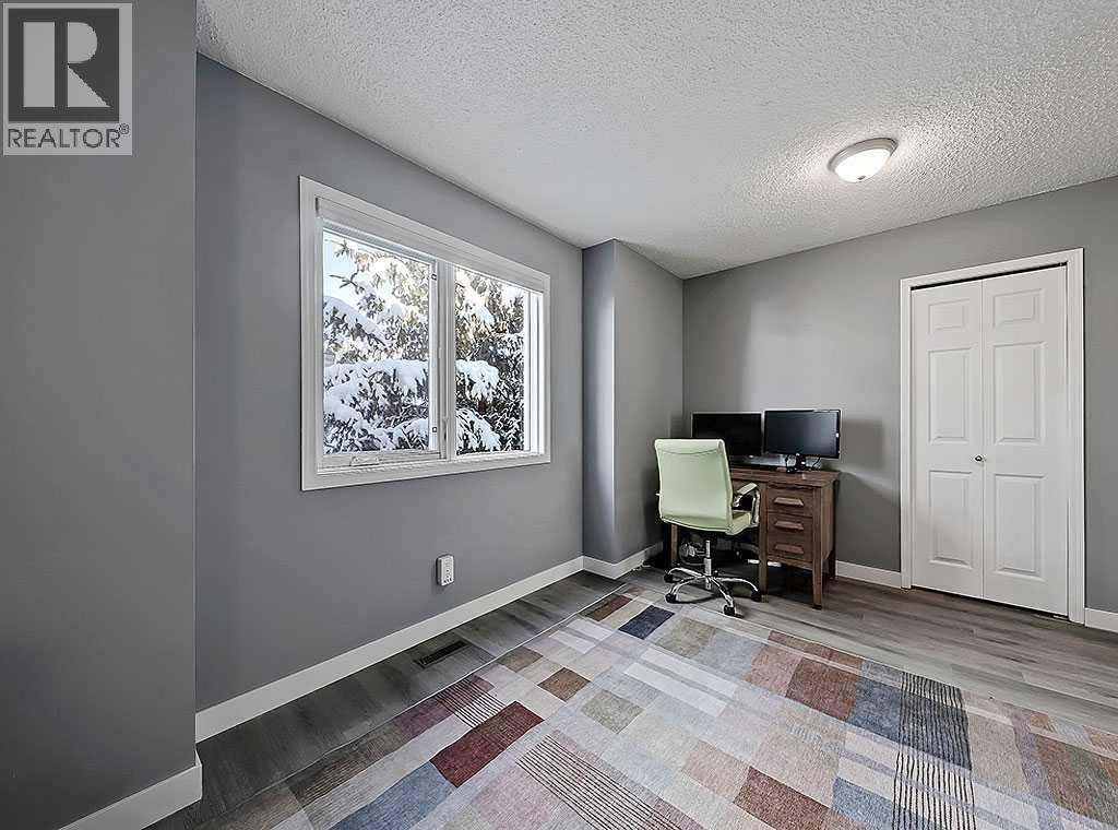 Single Family House for Sale in    Avenue NE Tuxedo Park Calgary 