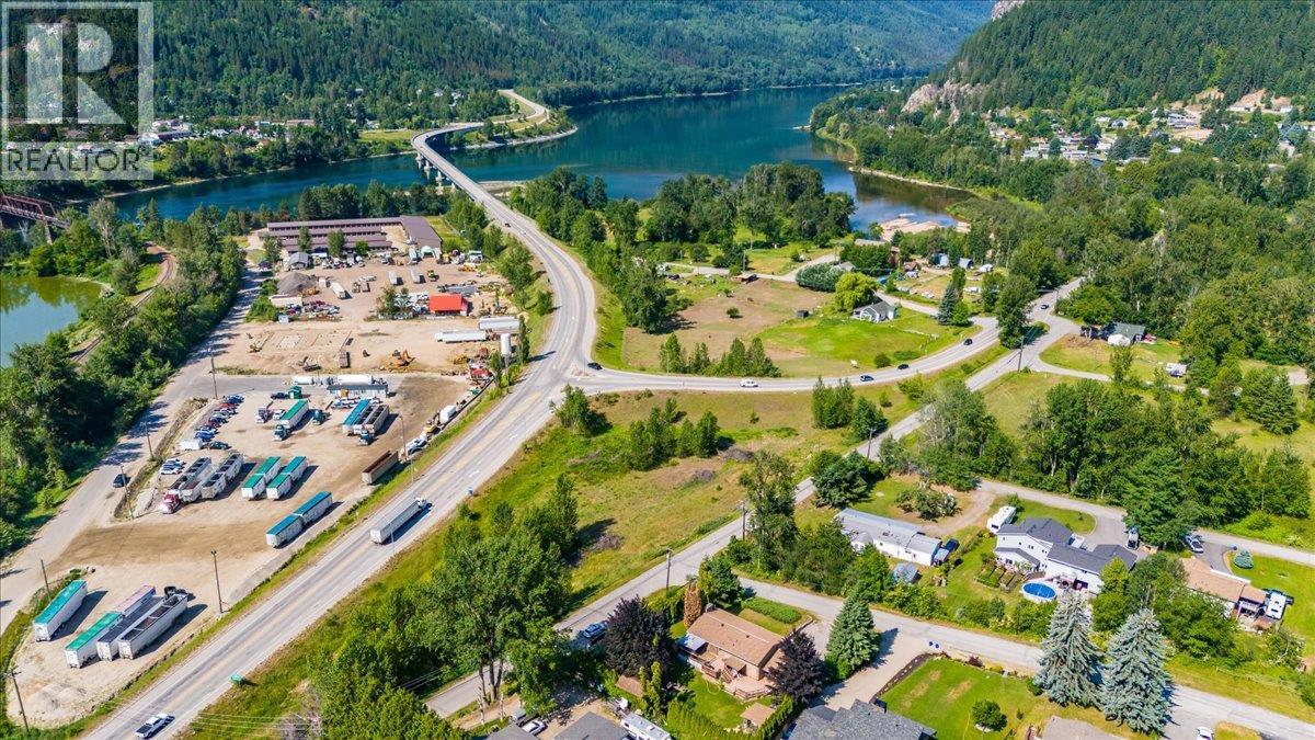  2170 Bayview Road, Castlegar