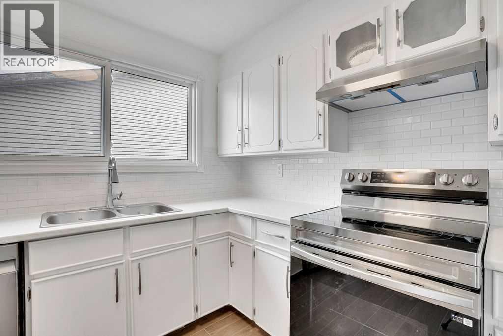 Single Family House 4 Level for Sale in  Castleglen Crescent NE Castleridge Calgary 