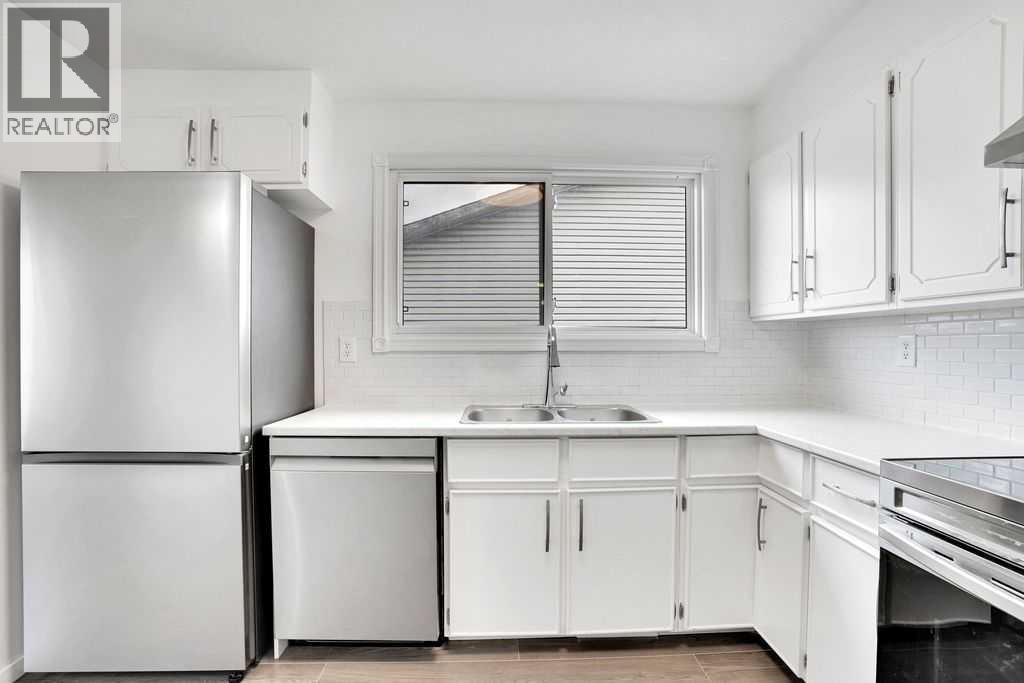 Single Family House 4 Level for Sale in  Castleglen Crescent NE Castleridge Calgary 