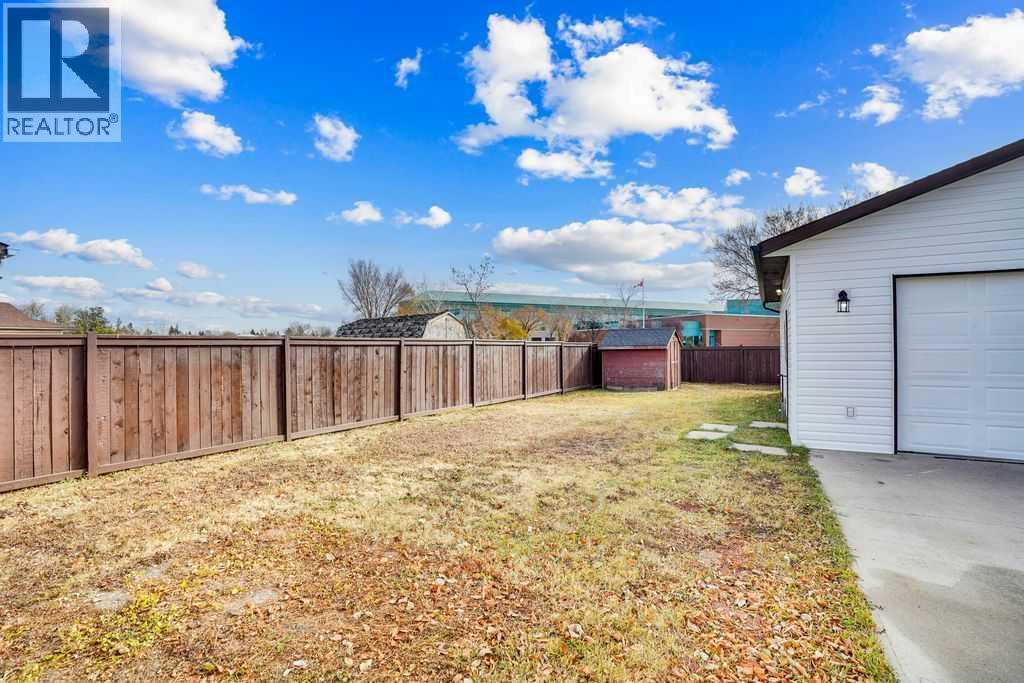 Single Family House 4 Level for Sale in  Castleglen Crescent NE Castleridge Calgary 