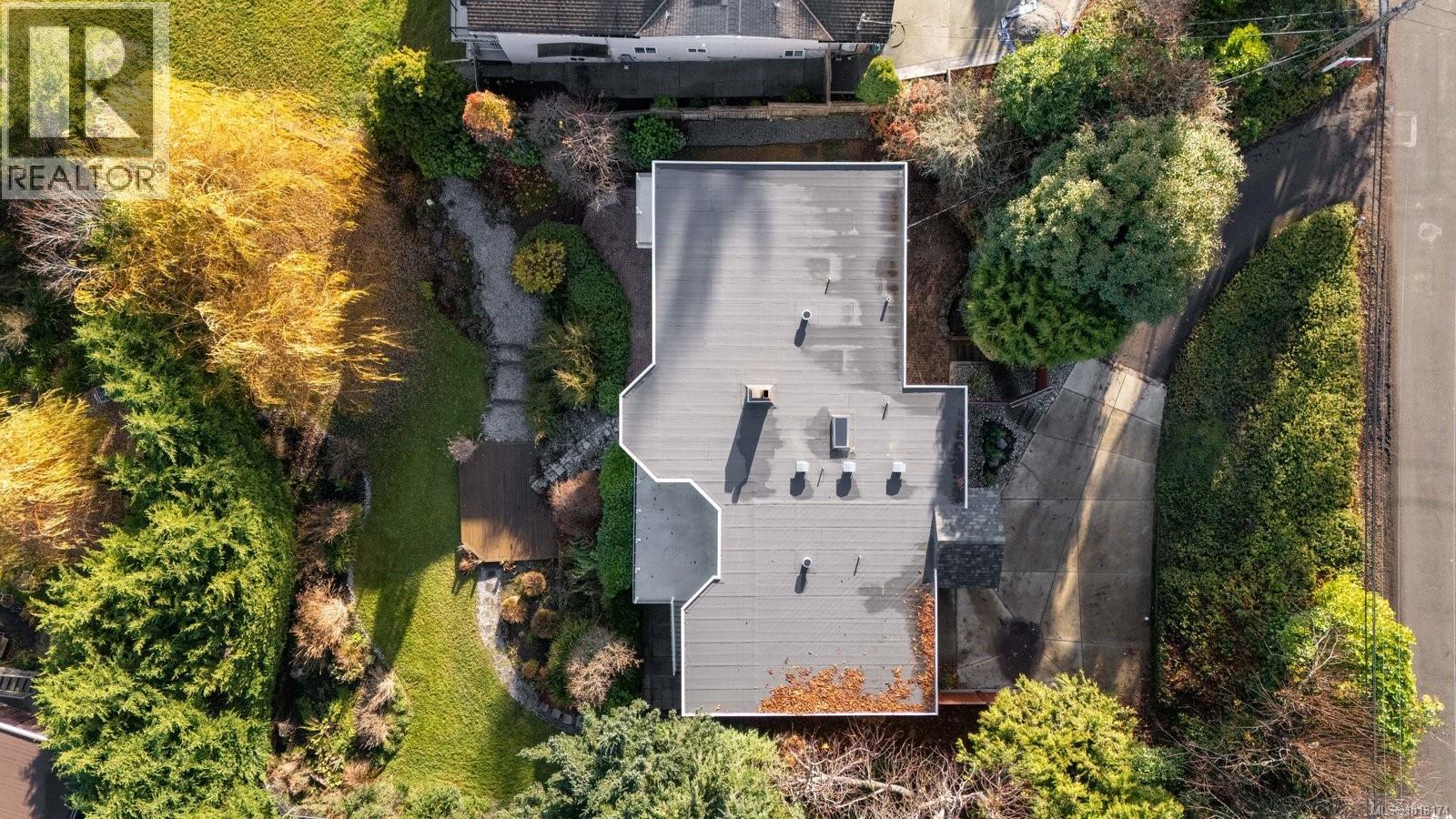  5055 Lochside Drive, Saanich