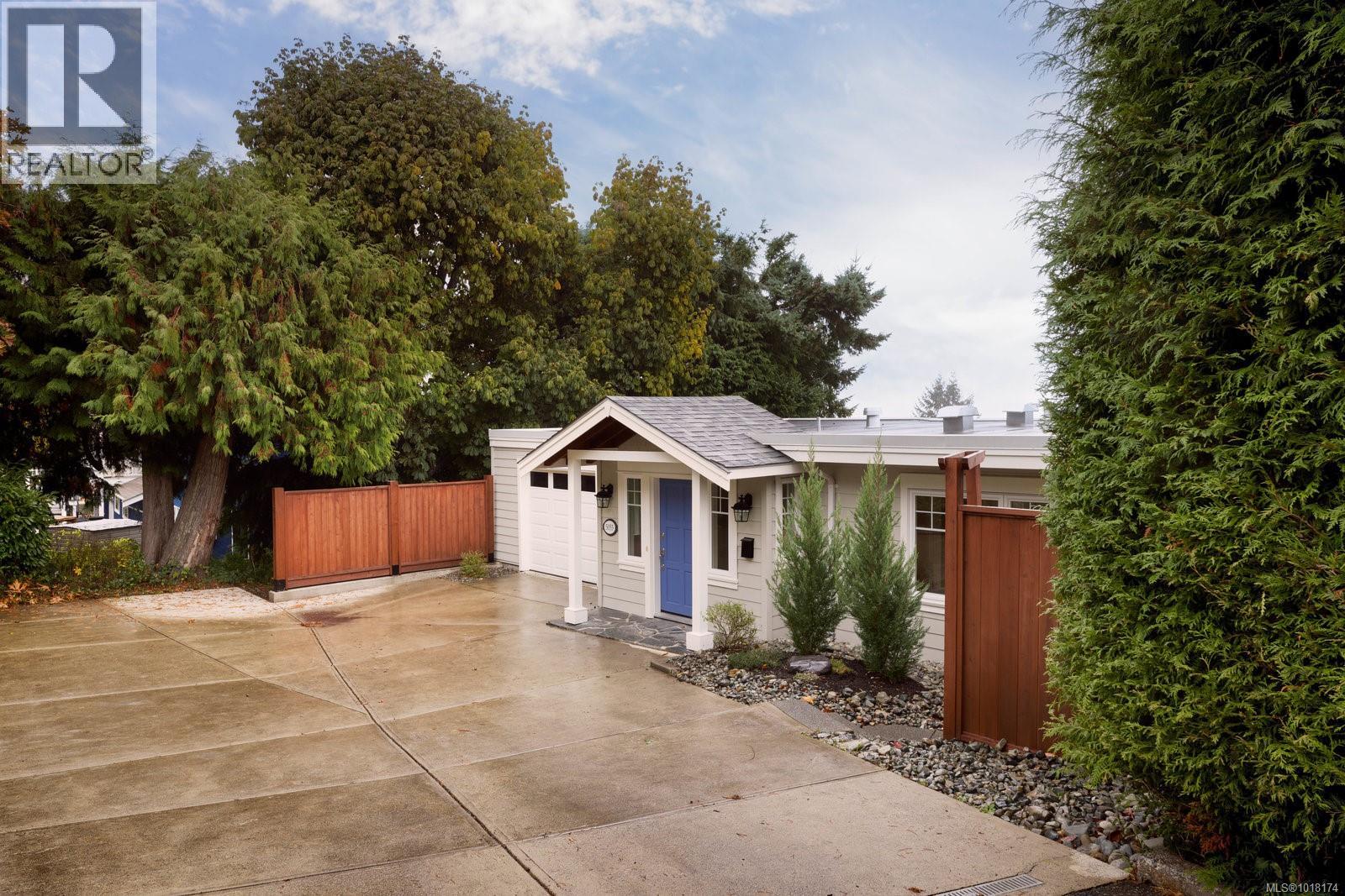  5055 Lochside Drive, Saanich