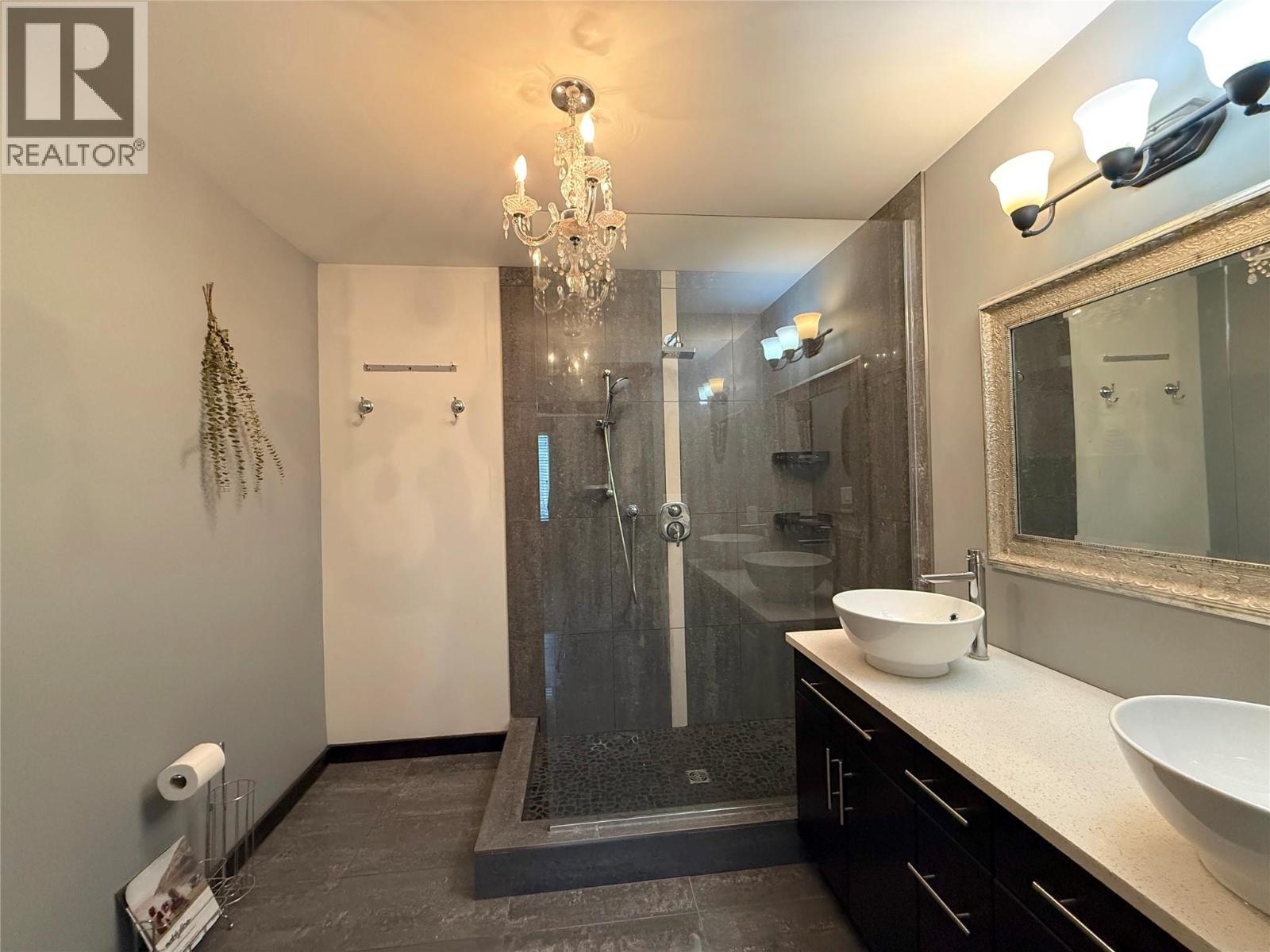 327 ROYAL Avenue, Kamloops