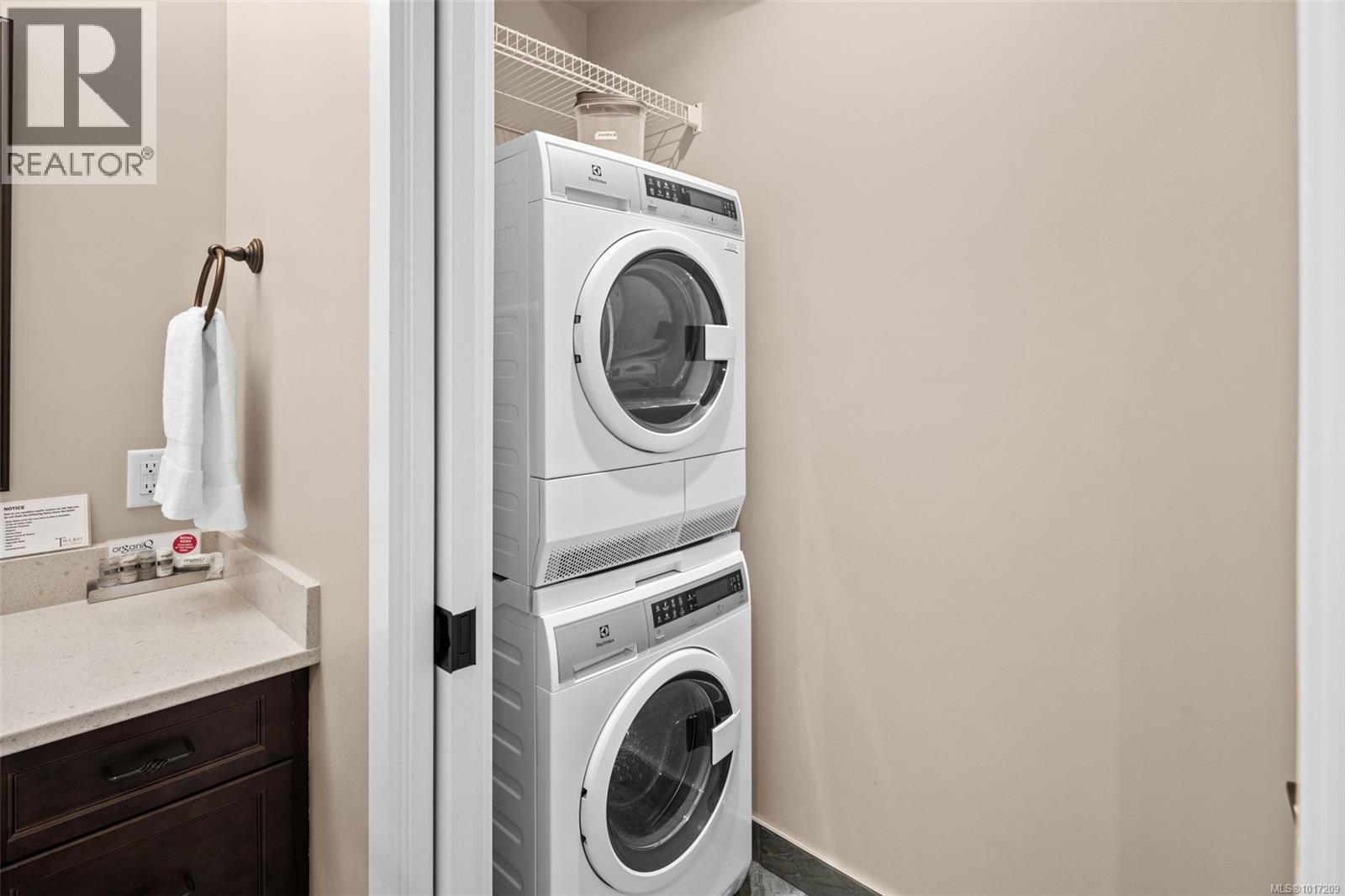 43A 1000 SookePoint Pl, Sooke