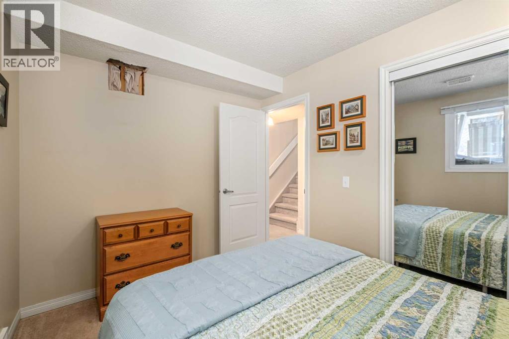 Single Family House Bi-level for Sale in  Rundlewood Lane NE Rundle Calgary 