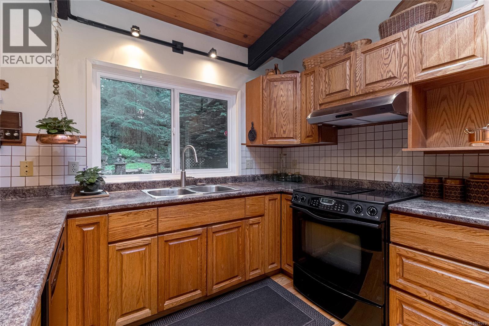 9565 Ardmore Dr, North Saanich