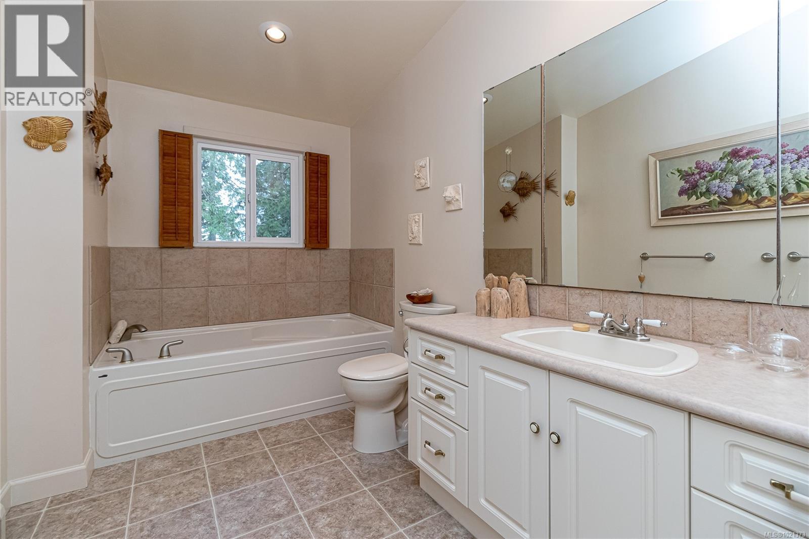 9565 Ardmore Dr, North Saanich