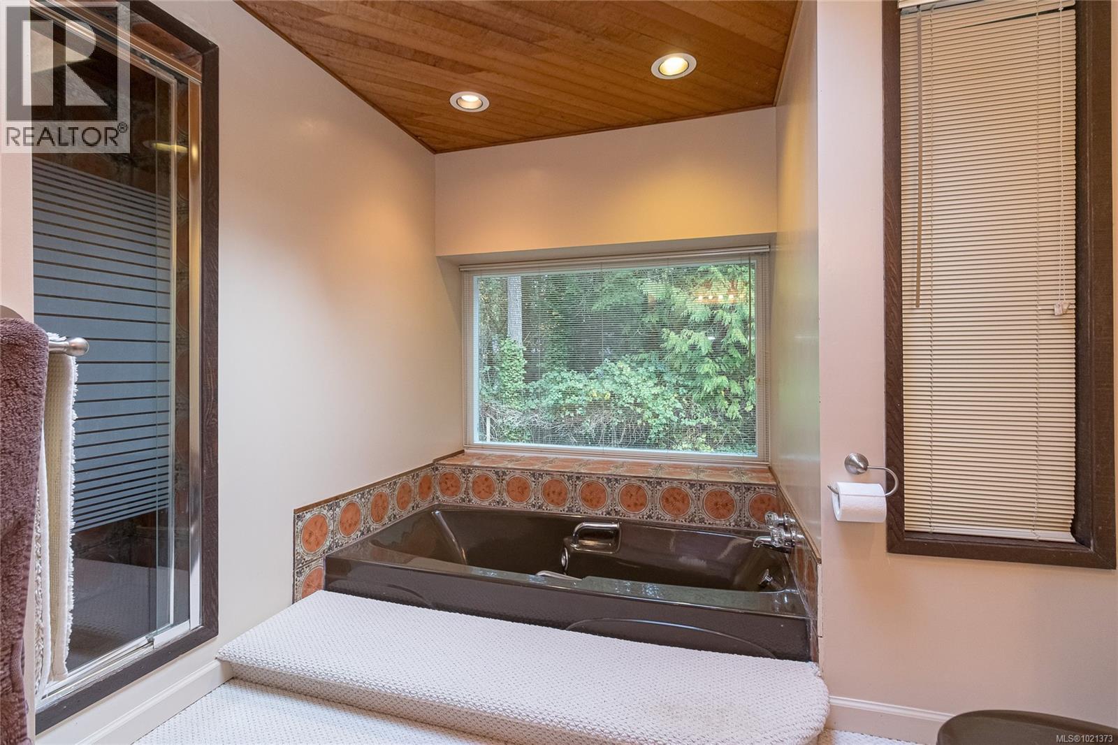 9565 Ardmore Dr, North Saanich