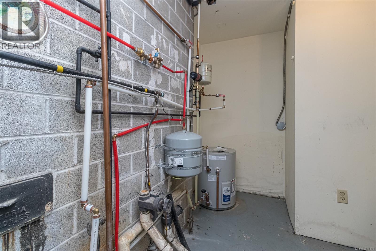 9565 Ardmore Dr, North Saanich