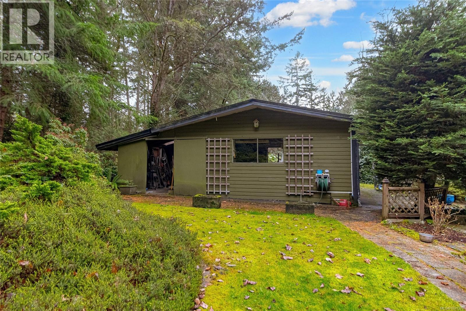 9565 Ardmore Dr, North Saanich